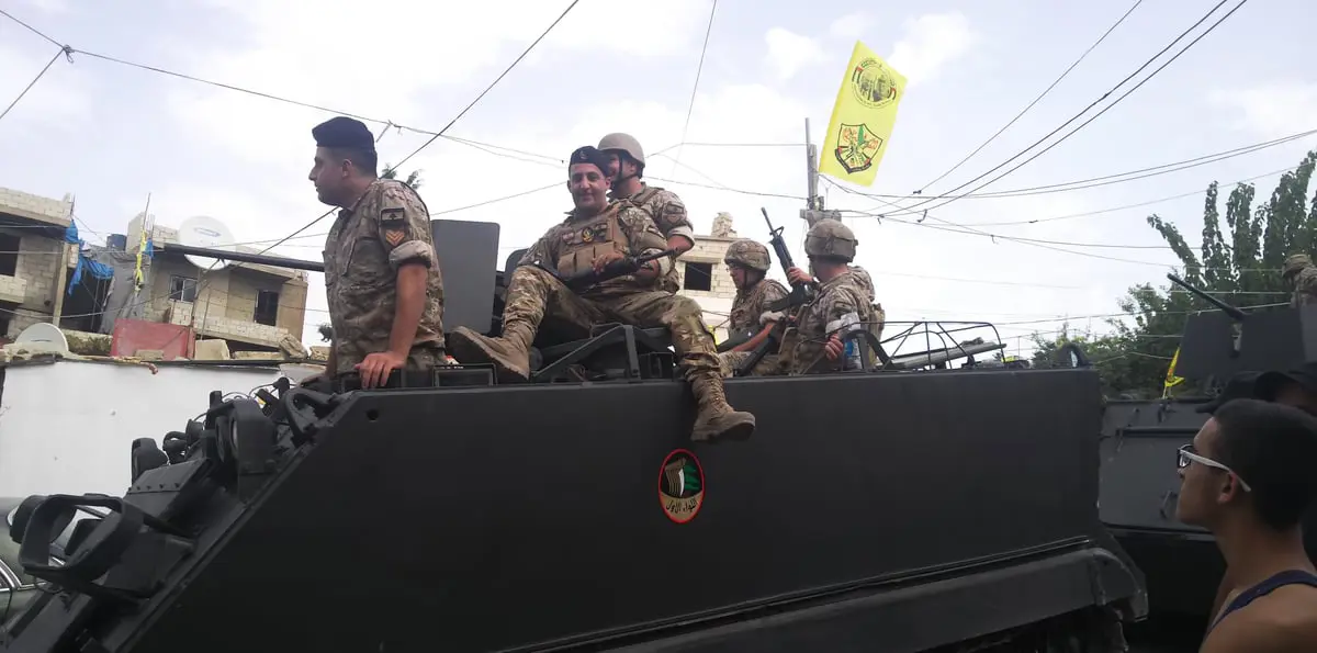 للمرة الأولى منذ 15 عامًا... الجيش اللبناني يدخل مخيم "المية ومية" (صور)