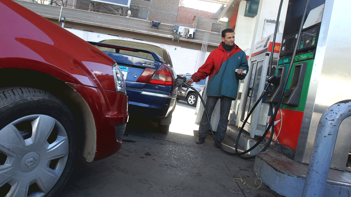 بعد 24 ساعة من قرارات السيسي.. مصر تتراجع عن زيادة سعر "بنزين 95"