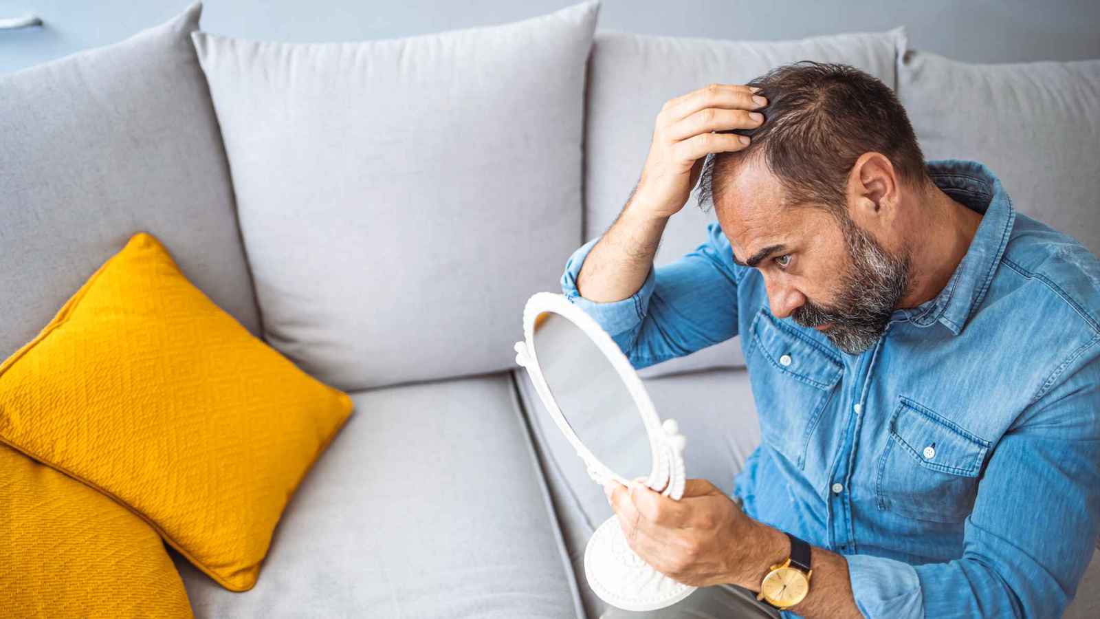 وداعاً للصلع.. اكتشاف علمي يعيد الشعر بنسبة %100 لدى الذكور