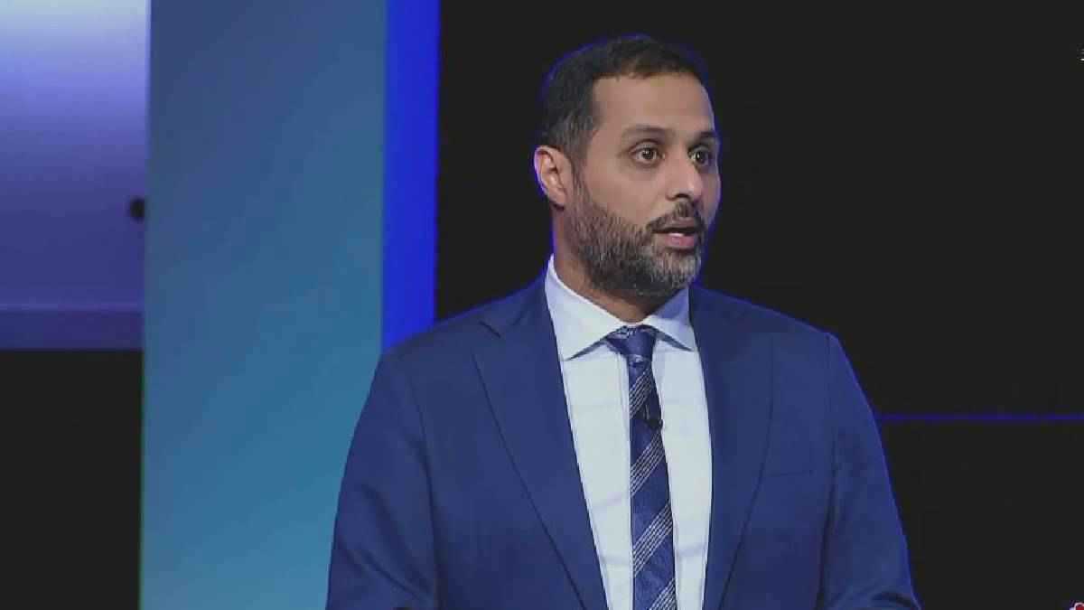 "جبل ما يهزه ريح".. تعليق مثير من ياسر القحطاني ضد منتقدي سالم الدوسري (فيديو)