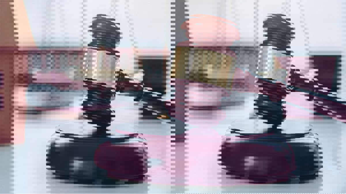 الإمارات.. استغل صداقة سيدة بزوجته ودفعها لشراء سيارة له