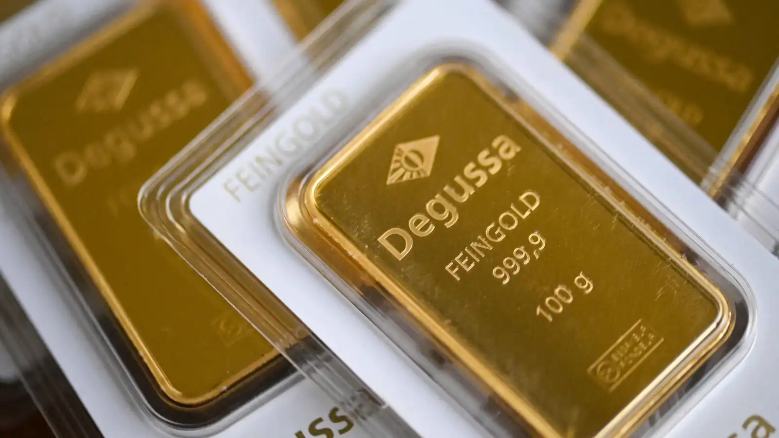 أسعار الذهب تنخفض إلى أدنى مستوى لها منذ أسبوع