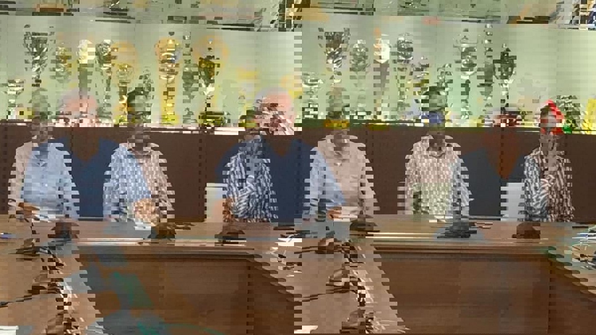 الاتحاد المغربي لكرة القدم يعلن قراراته بعد أزمة مباراة الترجي والوداد