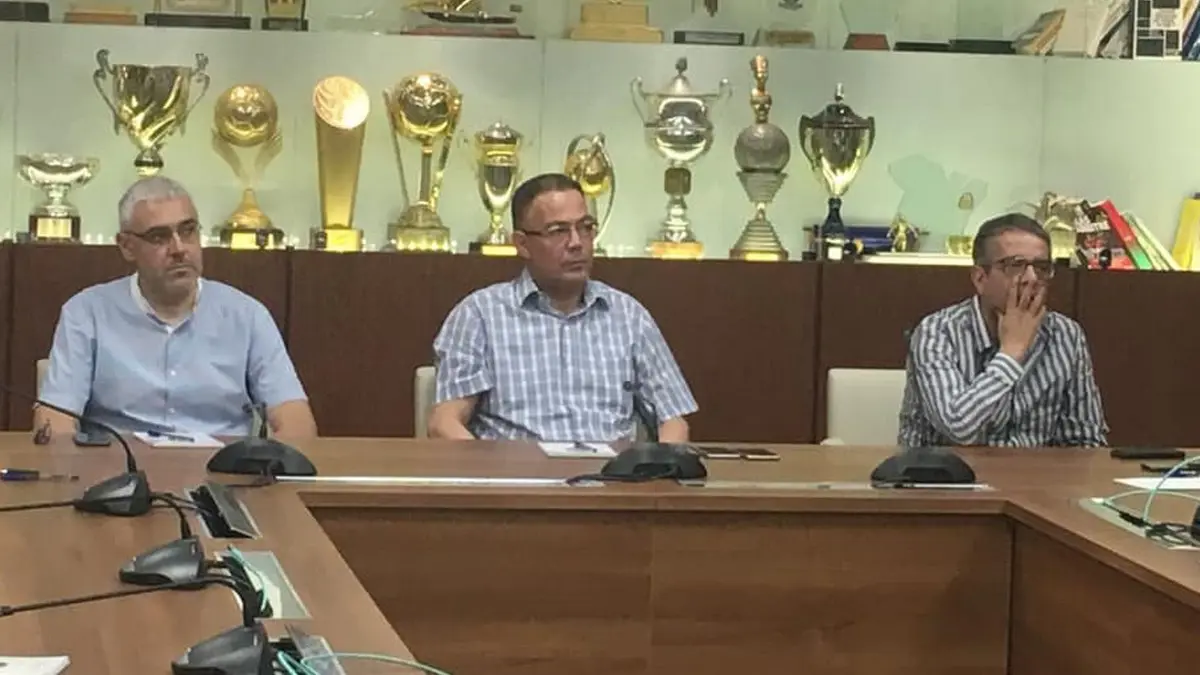 الاتحاد المغربي لكرة القدم يعلن قراراته بعد أزمة مباراة الترجي والوداد
