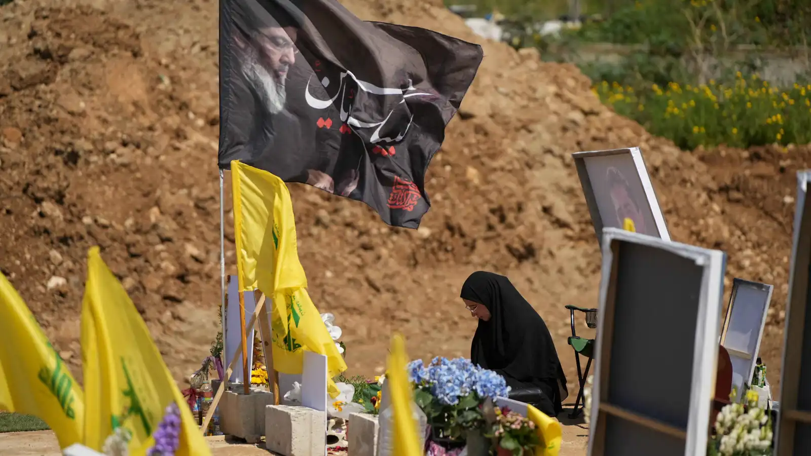 "التايمز":  سلاح "حزب الله" يحول المدن إلى ساحات لصراع دائم