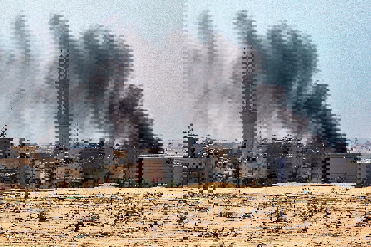 الجيش الإسرائيلي يوسّع اجتياحه لغرب رفح ويكثف قصف وسط القطاع