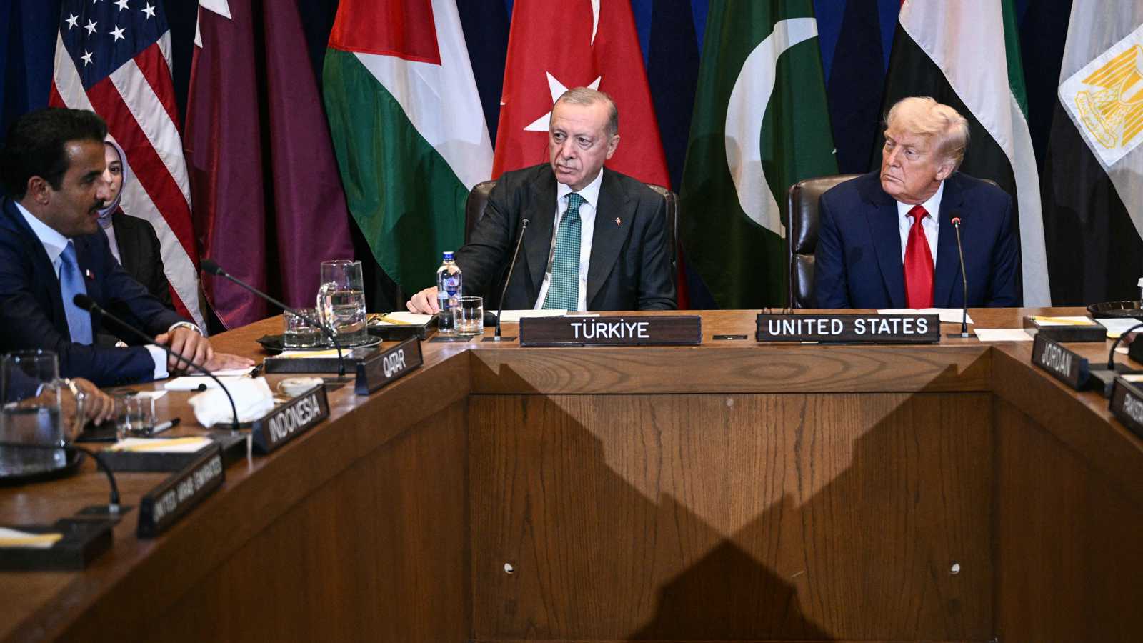 ما الشروط التي "فرضها" القادة العرب على ترامب لقبول خطته لإنهاء حرب غزة؟