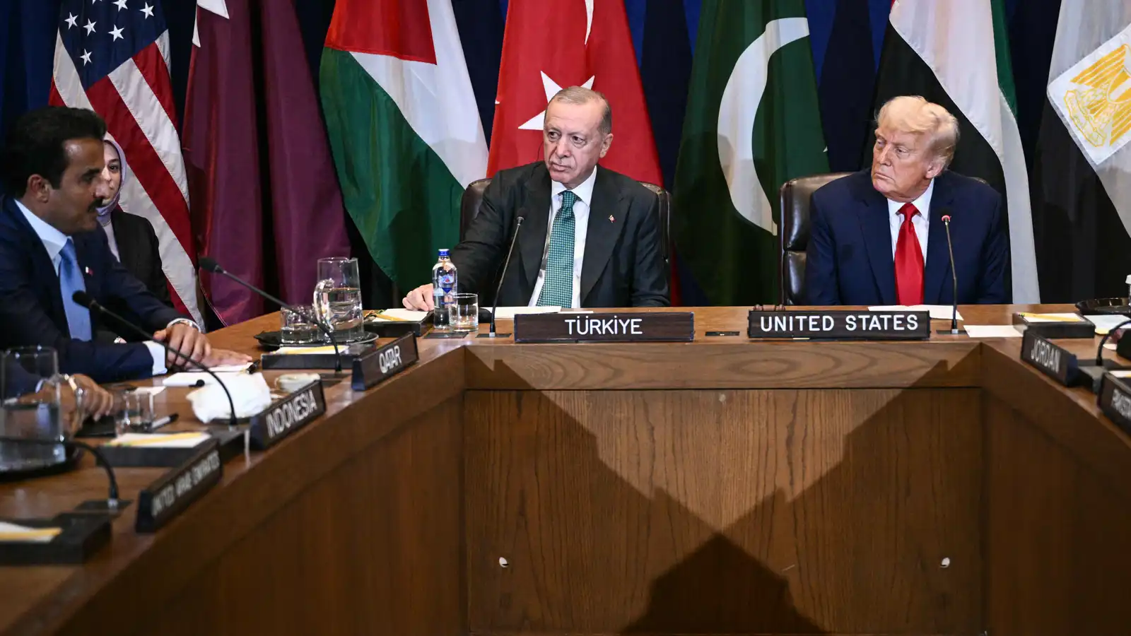 ما الشروط التي "فرضها" القادة العرب على ترامب لقبول خطته لإنهاء حرب غزة؟