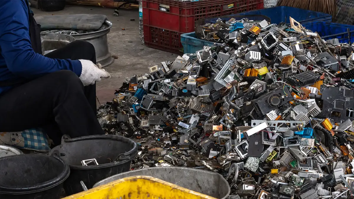 لماذا يجب التخلص من بطاريات الأجهزة الكهربائية بأمان؟‎‎