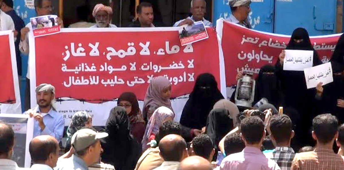 وصول أول شاحنة مساعدات إلى تعز  في ظل حصار الحوثيّين