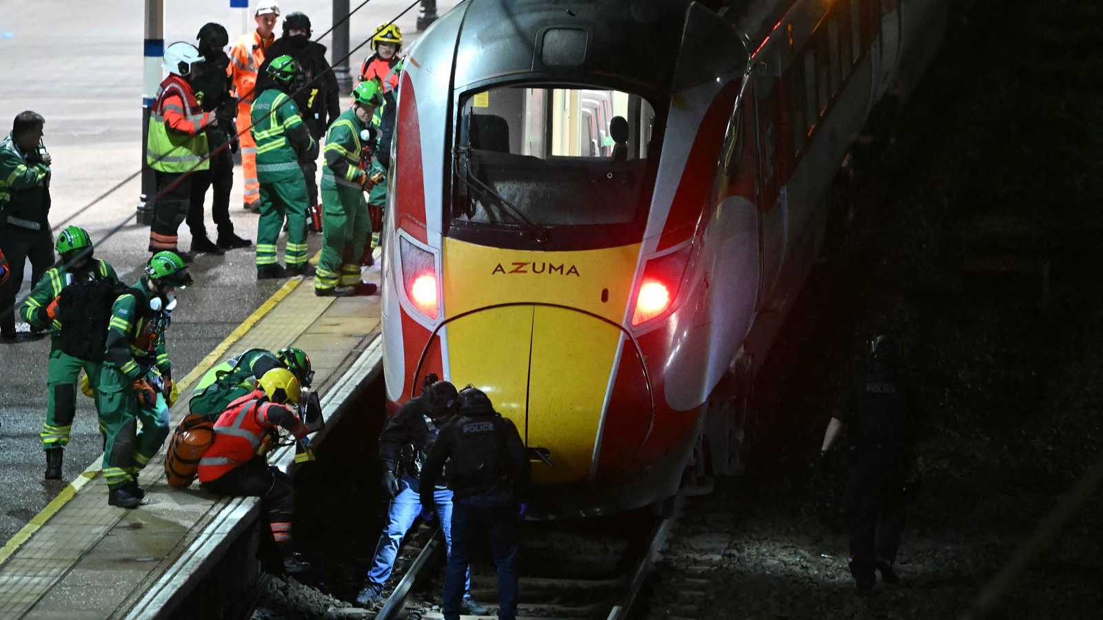 الشرطة البريطانية توجه لرجل 10 تهم شروع بالقتل في "هجوم القطار"