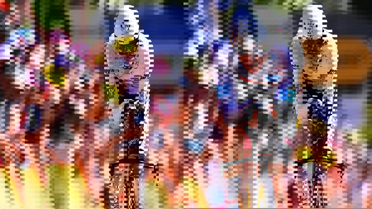 تادي بوجاتشار متسابق فريق الإمارات للدراجات الهوائية يعزز وصافته في طواف فرنسا