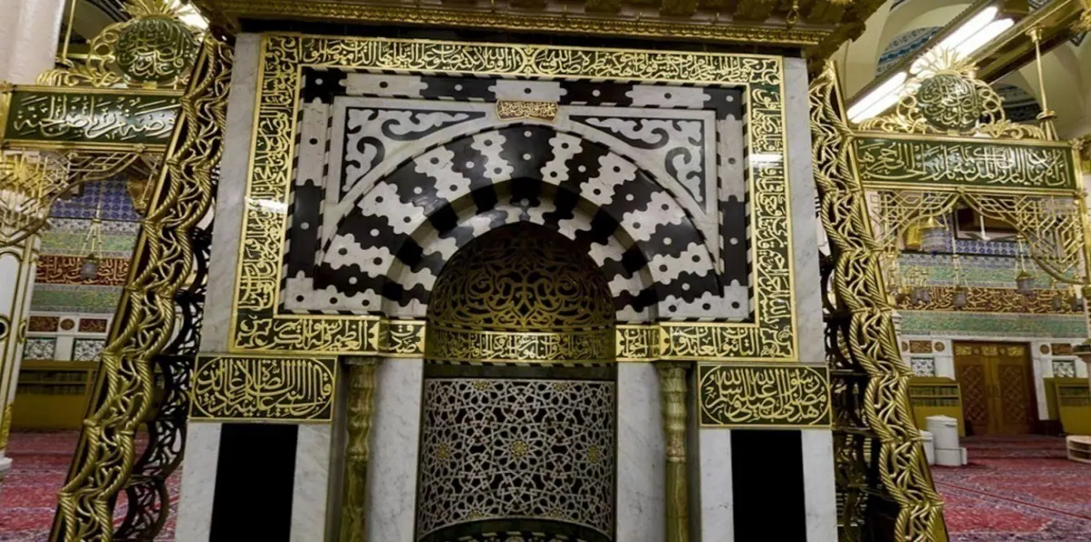 بعد توقف ربع قرن.. السعودية تسمح بإقامة الصلاة في محراب الروضة الشريفة