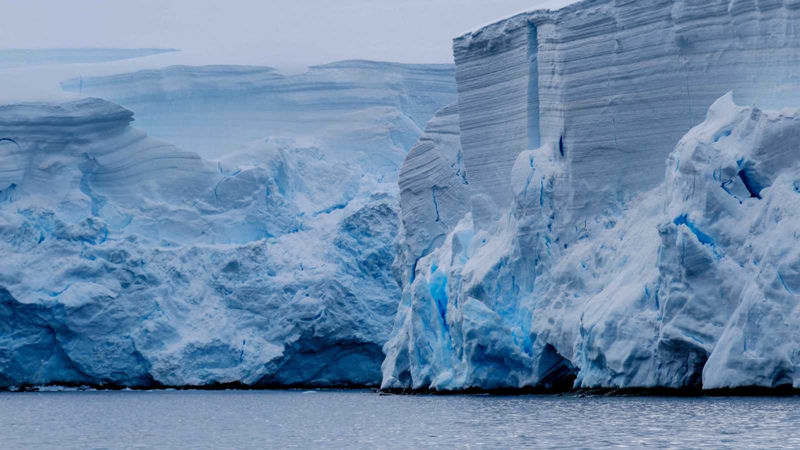 تحذير من انهيار جليدي "كارثي" قد يتسبب بغرق مدن