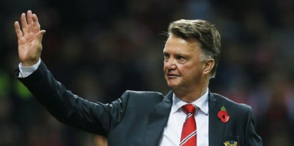 فان جال يطالب جماهير يونايتد بدعم اللاعبين وليس انتقادهم