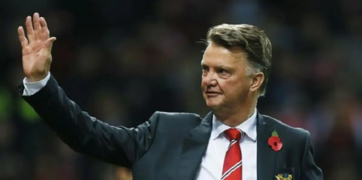 فان جال يطالب جماهير يونايتد بدعم اللاعبين وليس انتقادهم