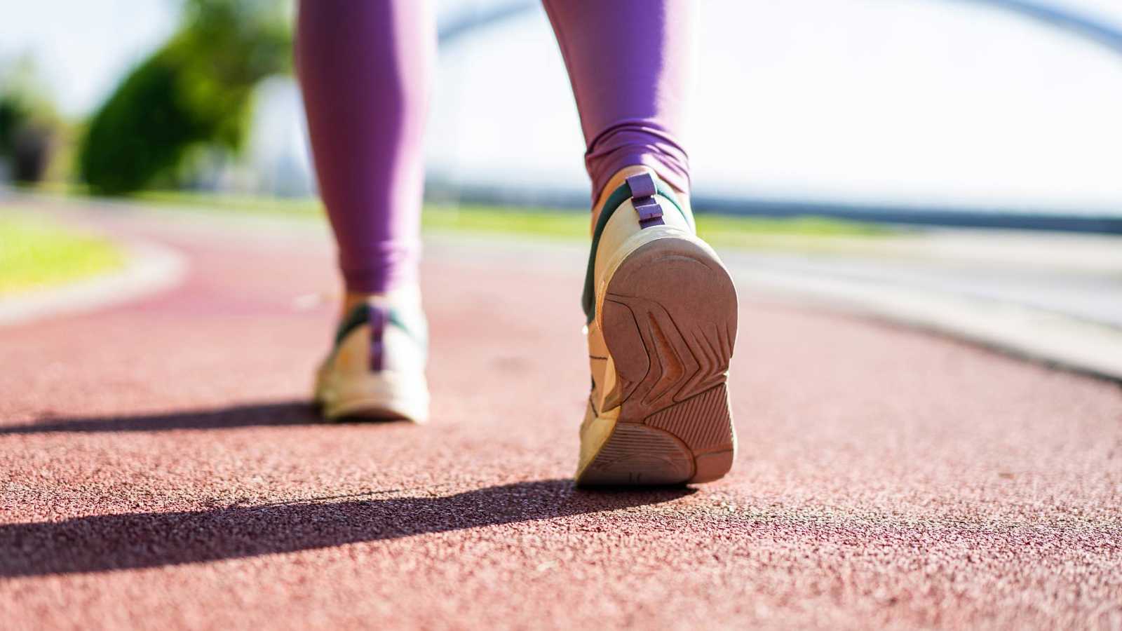 المشي وحده لا يكفي.. خطوات بسيطة لتعزيز اللياقة البدنية