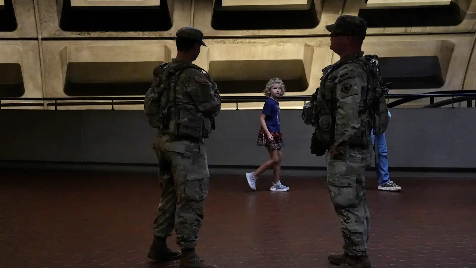 ترامب: العاصمة واشنطن أصبحت "آمنة" ويتوعد مدناً أخرى