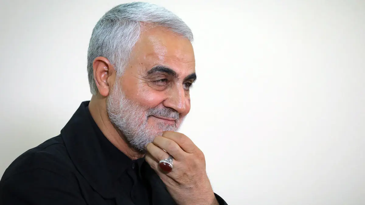 الأسد يمنح قاسم سليماني أعلى وسام في سوريا (فيديو)