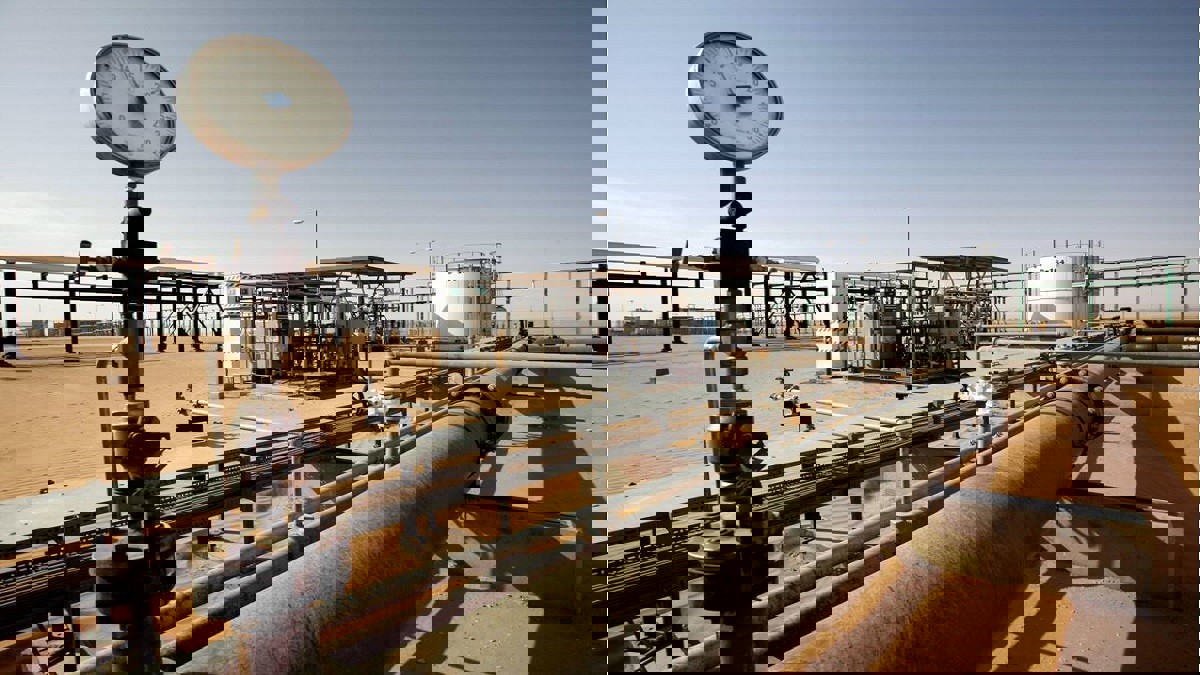 المخاوف من زيادة إنتاج "أوبك+" تخفض أسعار النفط