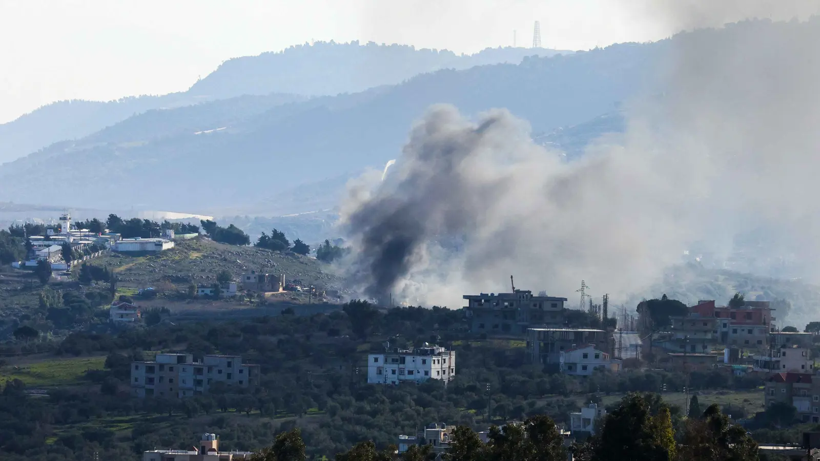 الجيش الإسرائيلي يبدأ "موجة ثانية" من الغارات على لبنان (فيديو)