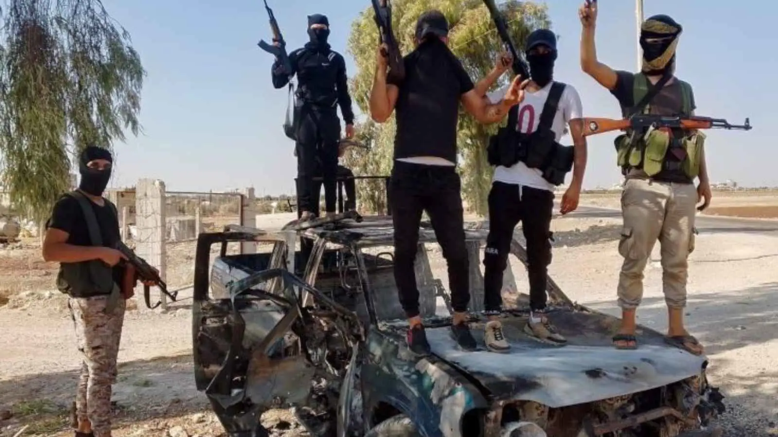 بعد السيطرة على المدينة.. إطلاق سراح عشرات السجناء في درعا (فيديو)