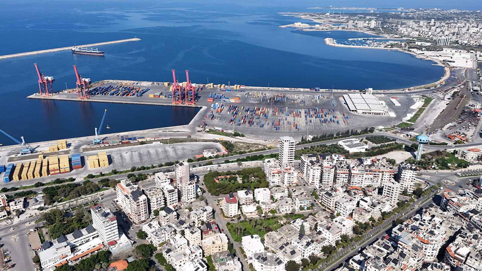 خاص- 4 قواعد عسكرية في الساحل.. هل قبض ترامب ثمن رفع العقوبات عن سوريا؟