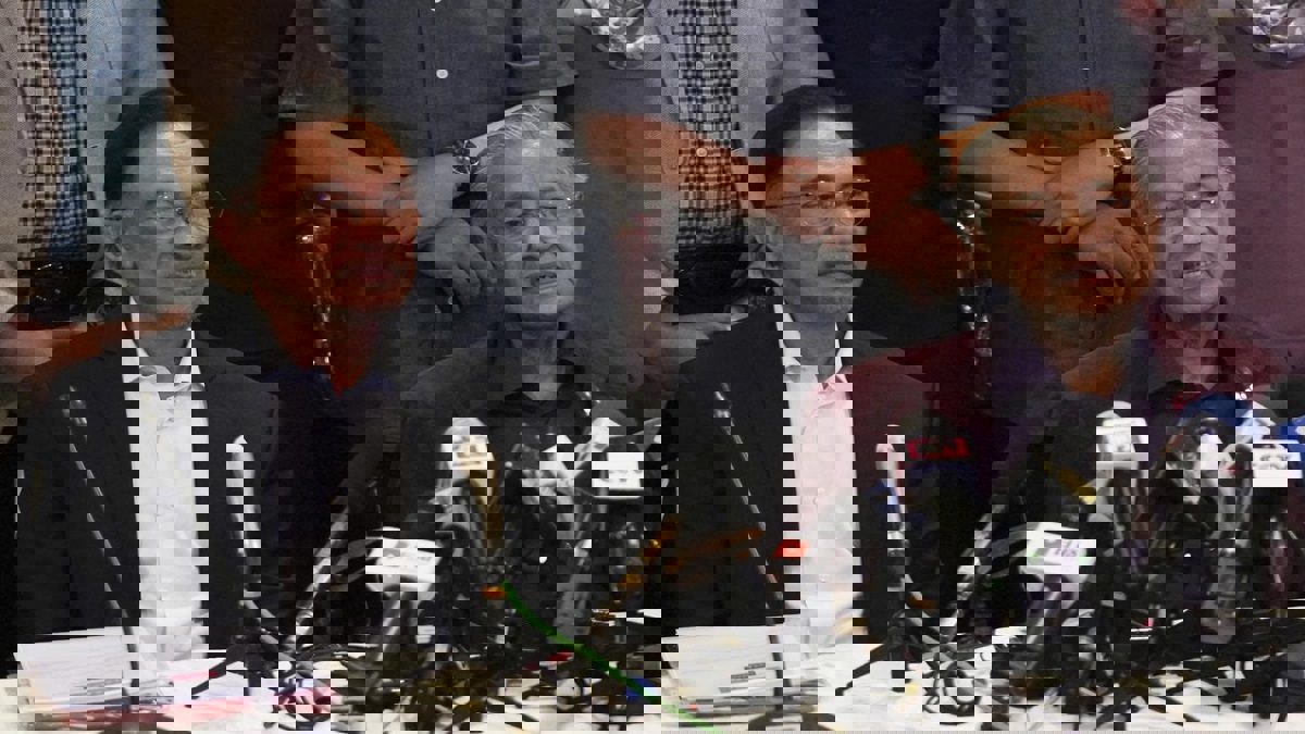 وسط الاضطراب السياسي.. مواجهة جديدة في ماليزيا بين مهاتير وأنور‎