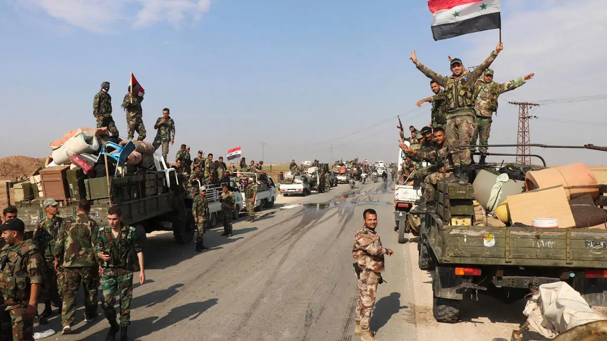 الجيش السوري يبدأ إزالة المتاريس من على الطريق السريع بين دمشق وحلب