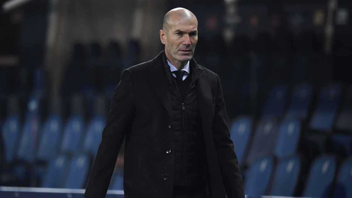 مع طرح اسمه لخلافة ألونسو.. ظهور مفاجئ لزيدان في مباراة مانشستر سيتي (فيديو)