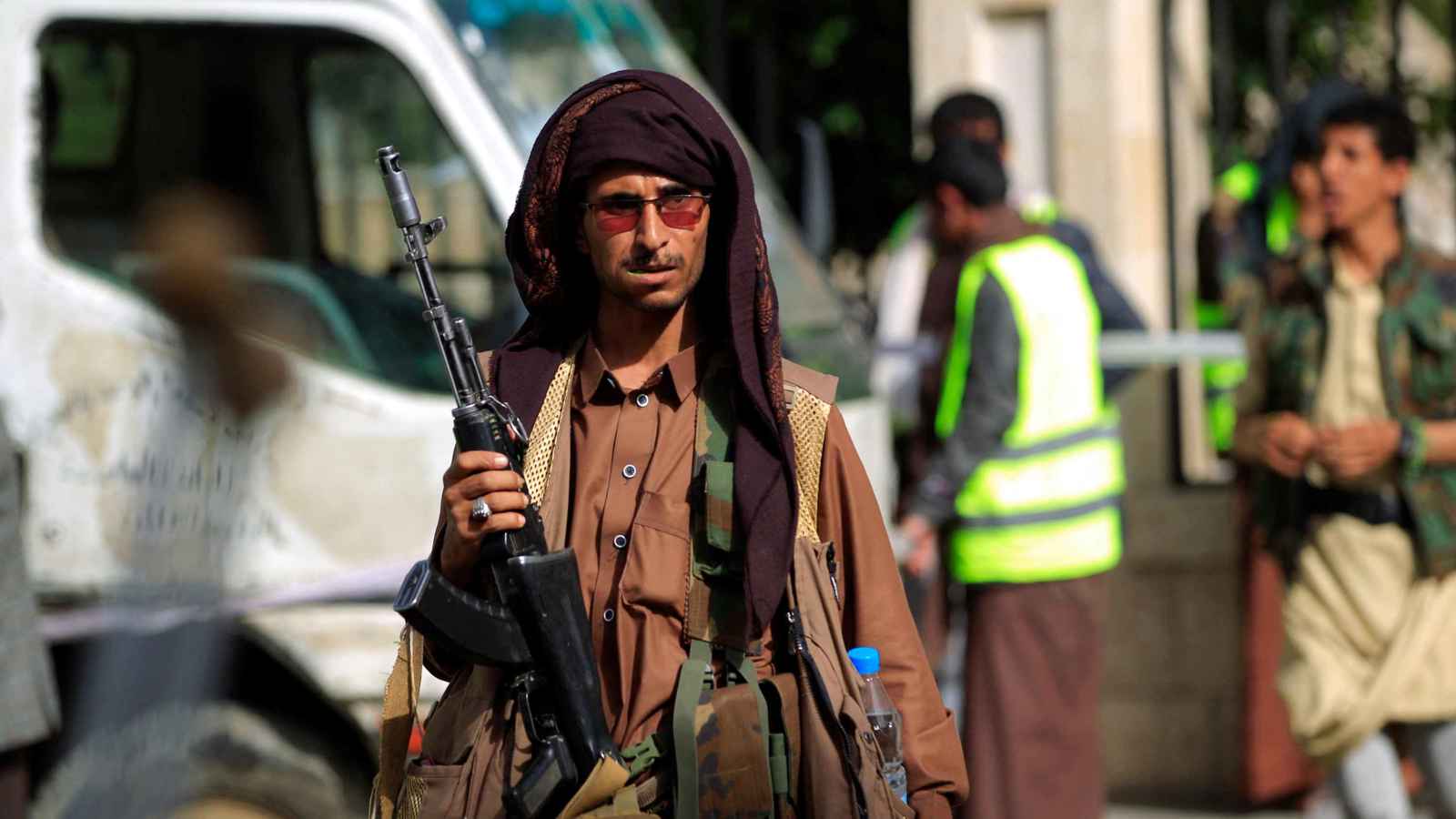 اليمن.. ميليشيا الحوثي "تختطف" شركة التبغ الوطنية