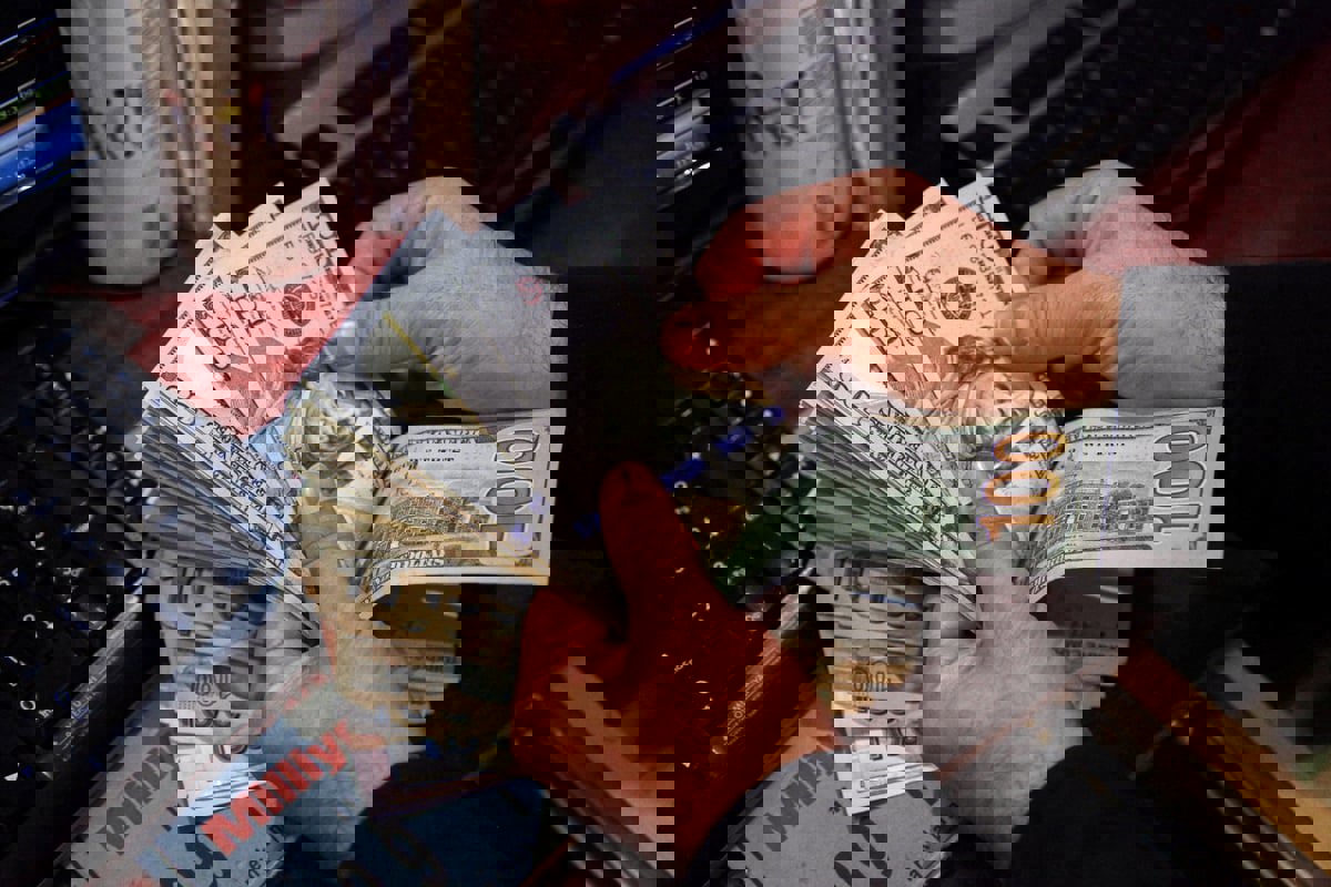 ارتفاع الدولار بعد تعليقات حول سعر الفائدة الأمريكية