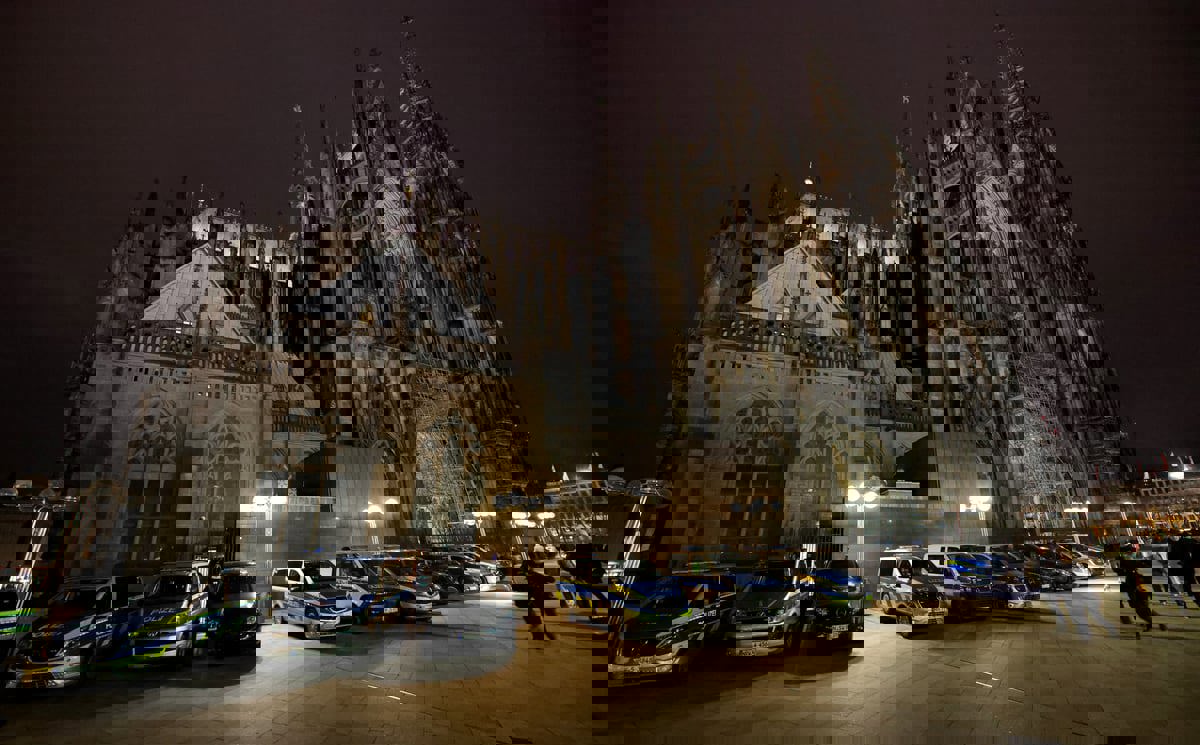 عشية عيد الميلاد.. ألمانيا تشدد الإجراءات الأمنية في كاتدرائية كولونيا 