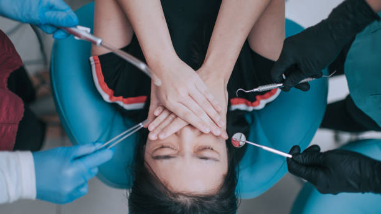 التوتر وصحة الفم.. كيف يؤثر الإجهاد على الأسنان واللثة؟