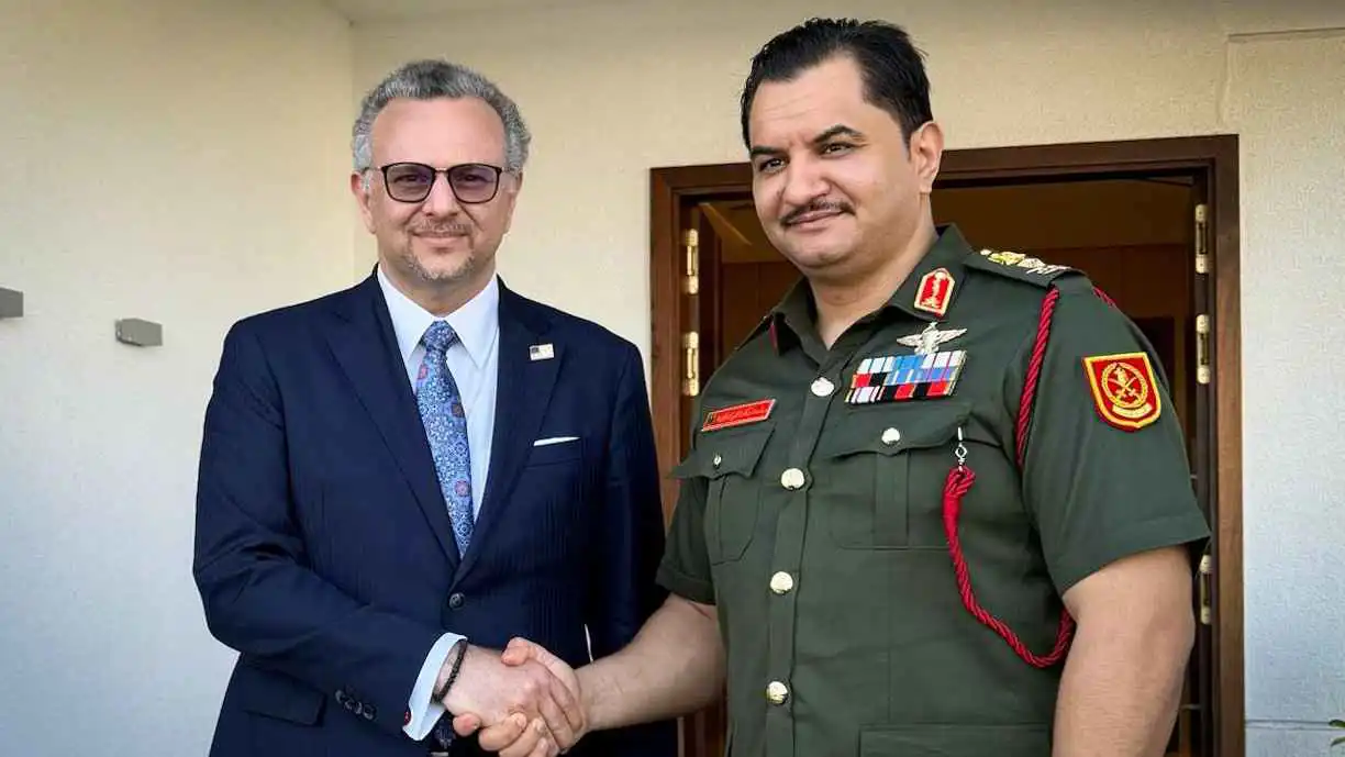 لقاء سابق بين بولس وصدام حفتر