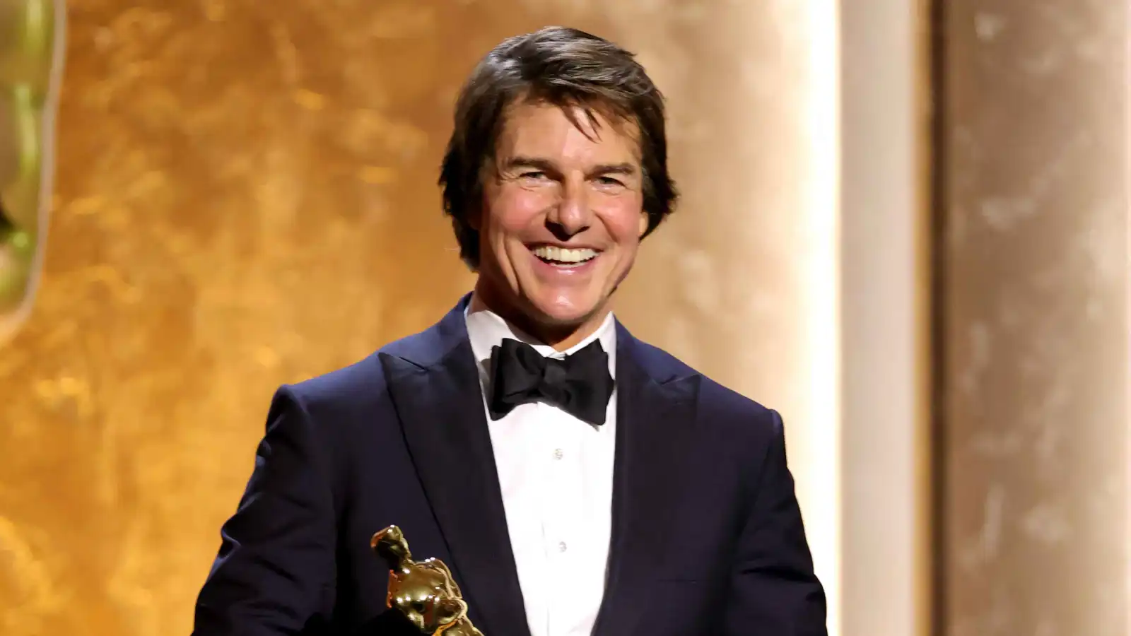 توم كروز يغادر لندن فجأة.. هل انتهت أطول قصة حب مع بريطانيا؟