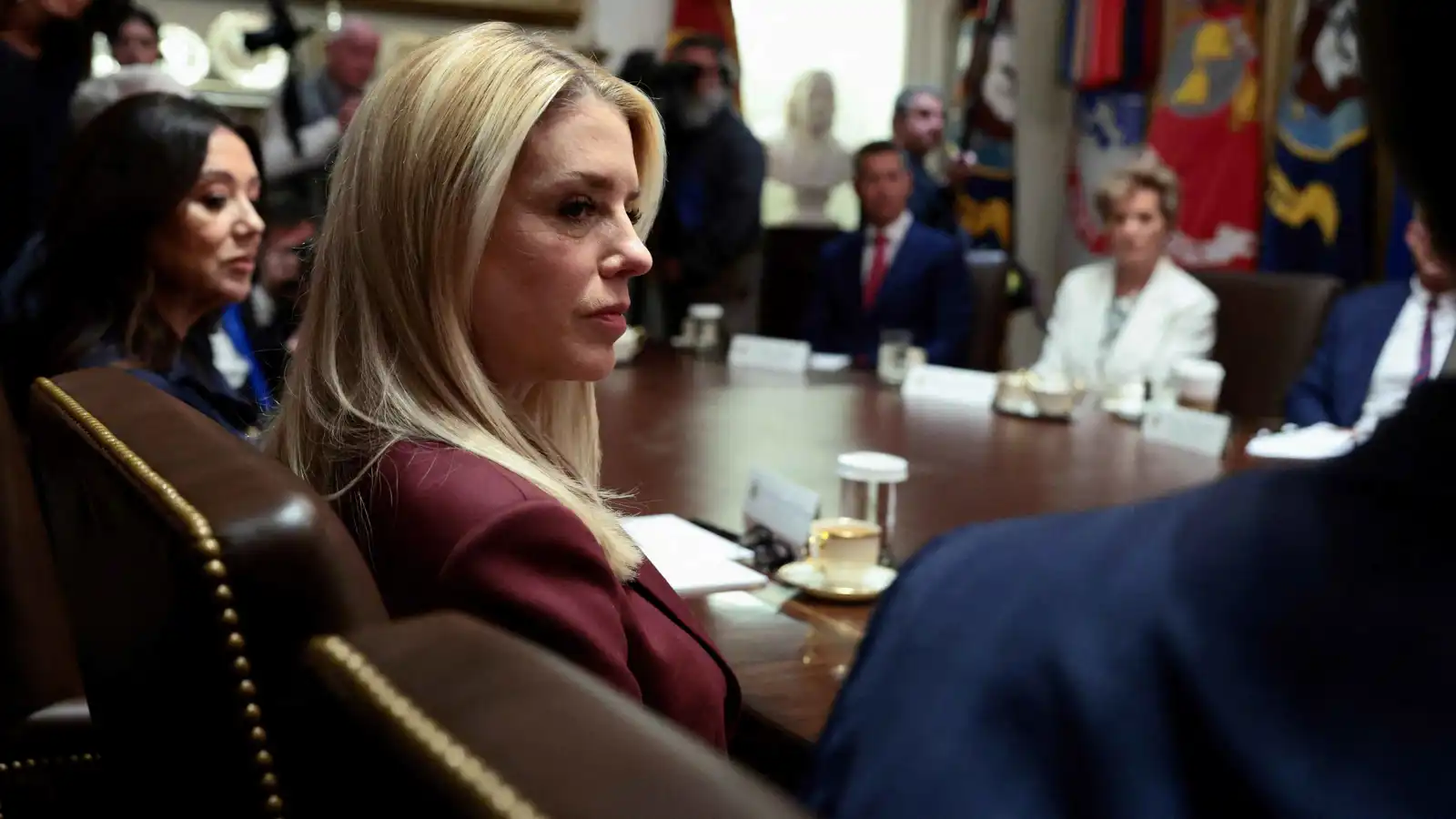 بعد بام بوندي وراندي جورج.. رقاب جديدة تحت مقصلة ترامب