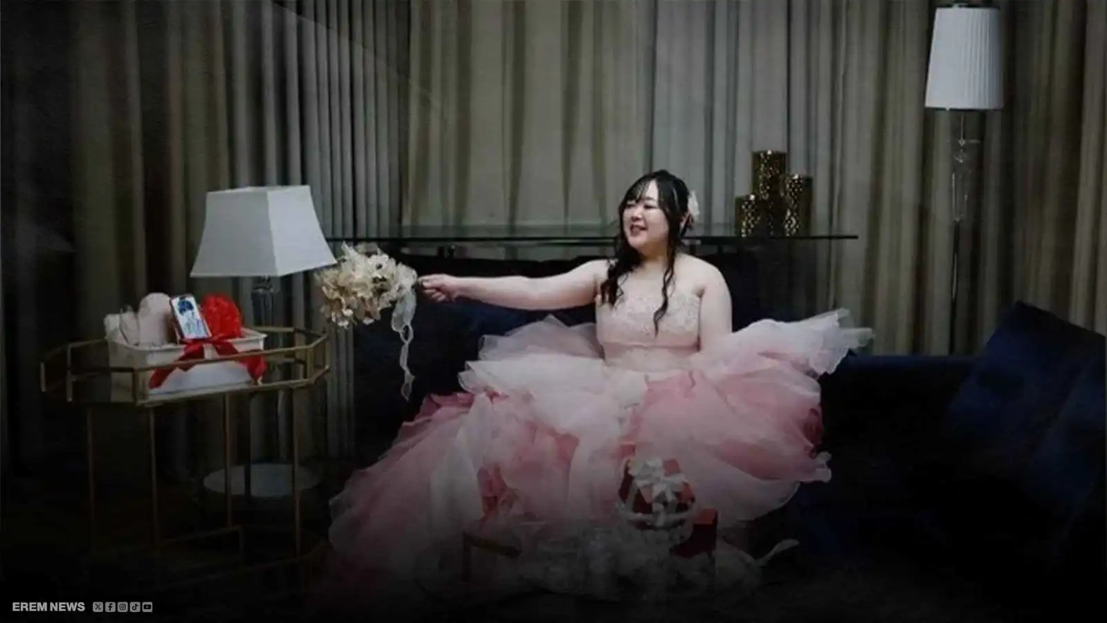 شابّة يابانية تتزوج شخصا افتراضيا مولدا بالذكاء الاصطناعي (فيديو إرم)