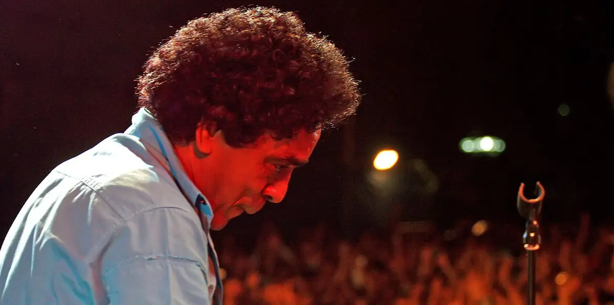 شقيق محمد منير يوضح حقيقة إصابته بـ"حالة حرجة"