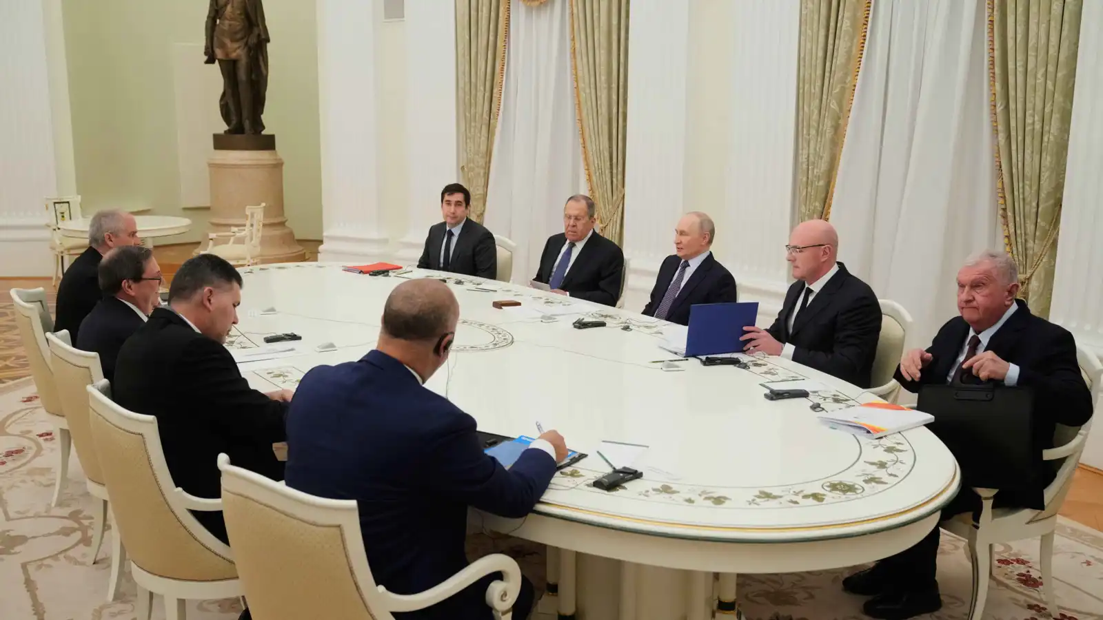 "لا نقبل".. بوتين يعلق على العقوبات الأمريكية ضد كوبا