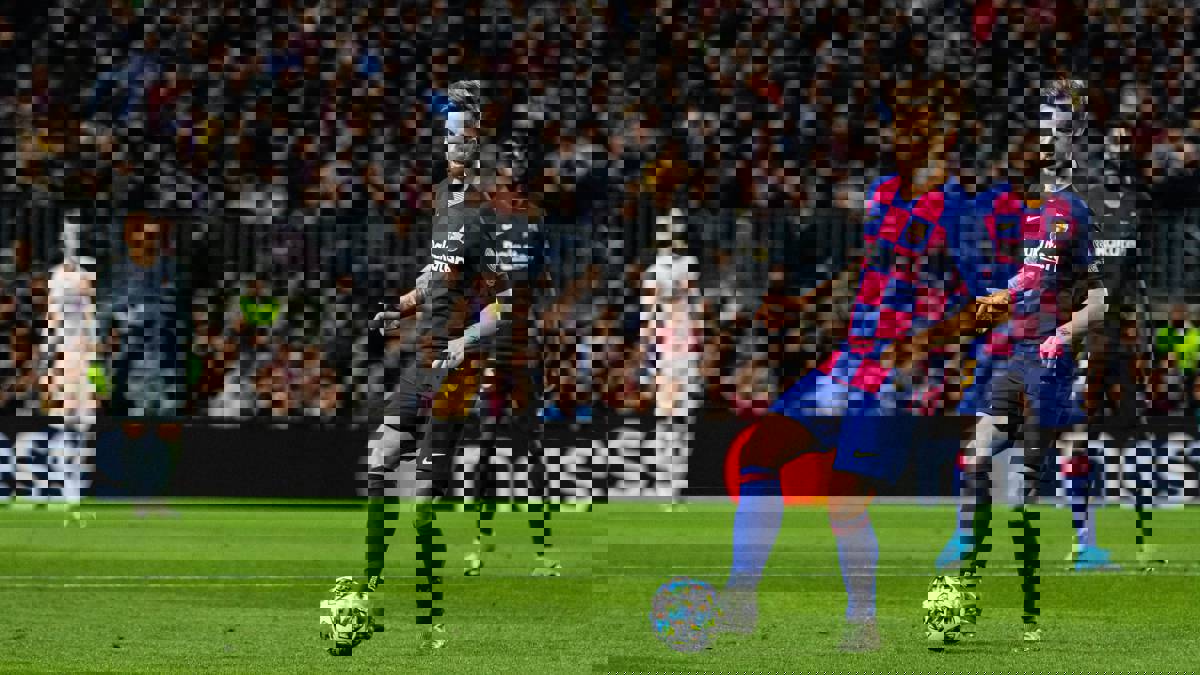 لماذا عاد راكيتيتش إلى التشكيلة الأساسية لبرشلونة؟