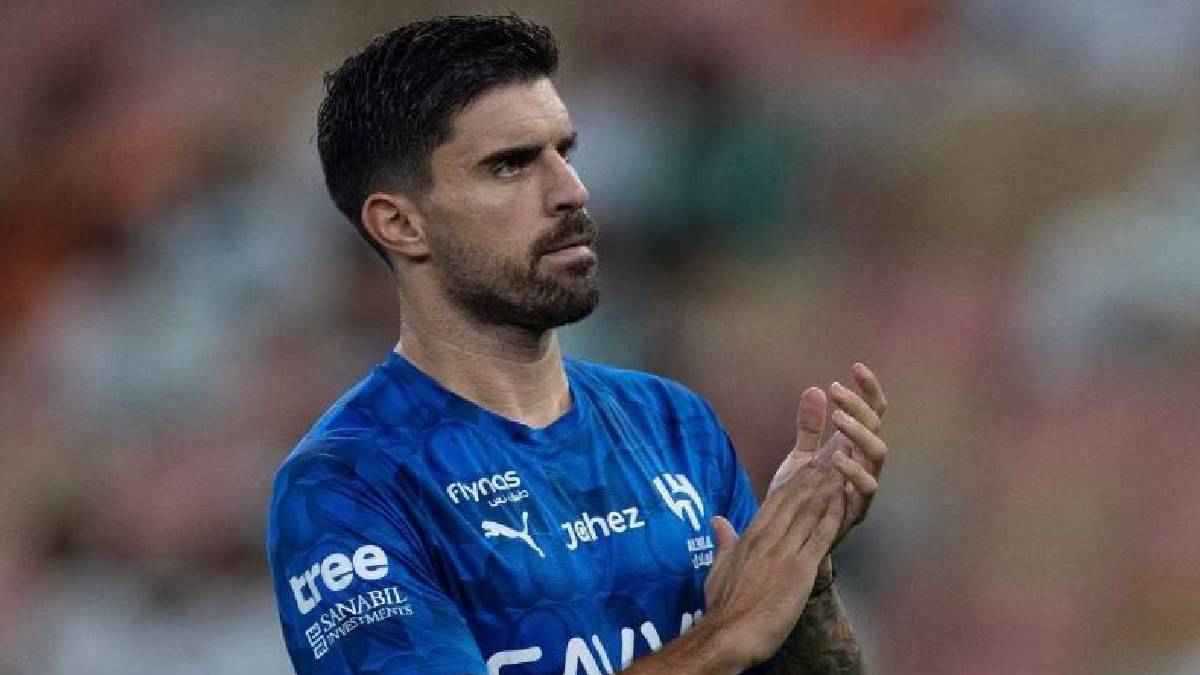 5 صفقات خرافية تؤمن الهلال من غدر نيفيز