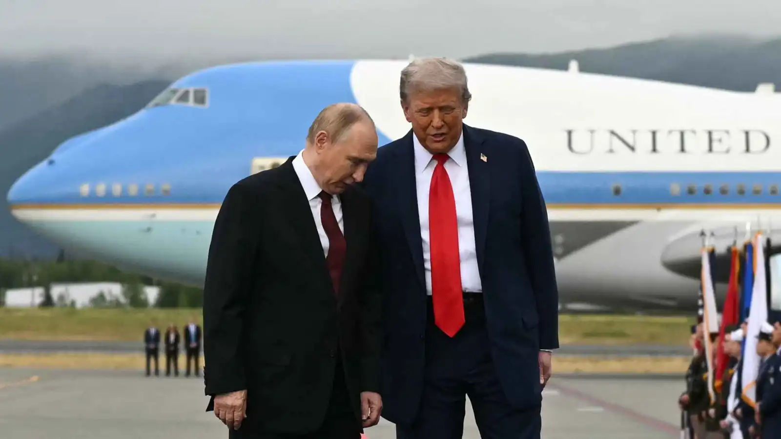 ترامب يزاحم بوتين.. "السلطة المطلقة" تنتقل من الكرملين إلى البيت الأبيض