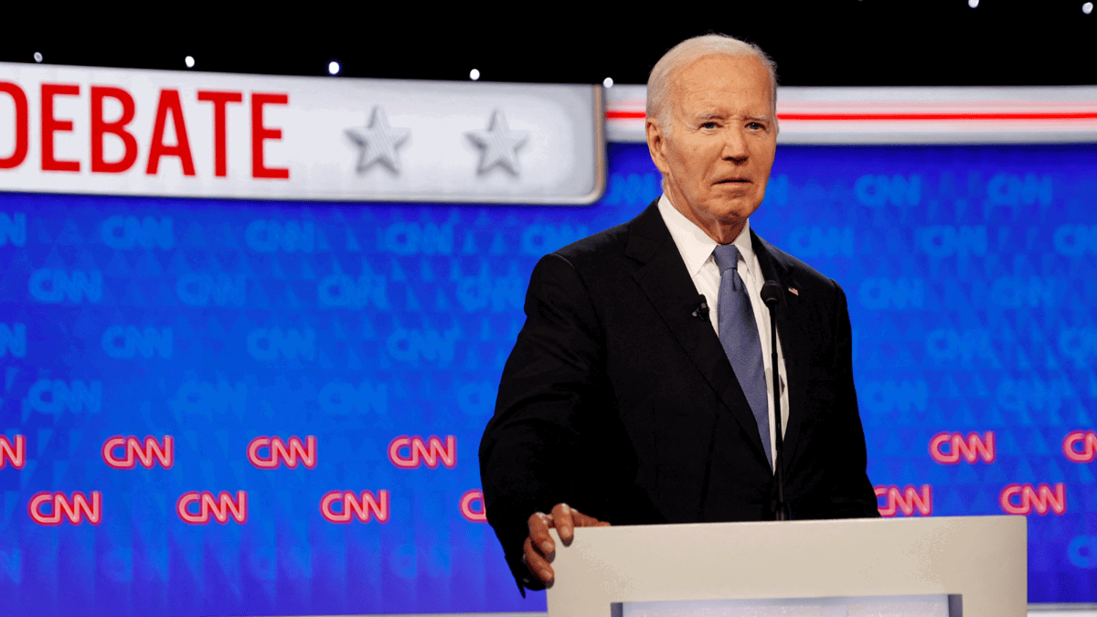 حملة بايدن ترد على منتقدي "المناظرة": "لن ينسحب"