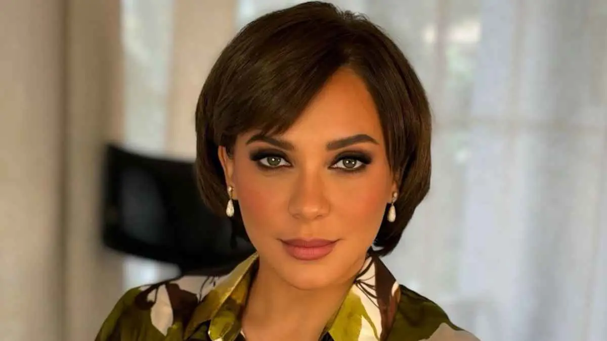 سلاف فواخرجي ترد على شطبها من نقابة الفنانين السوريين