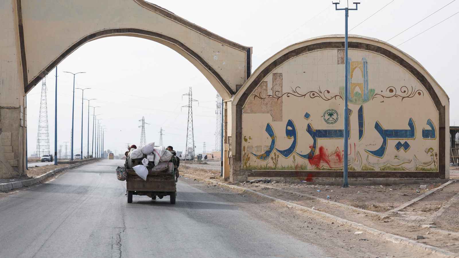 سوريا.. تعزيزات أمنية تصل إلى دير الزور (فيديو)