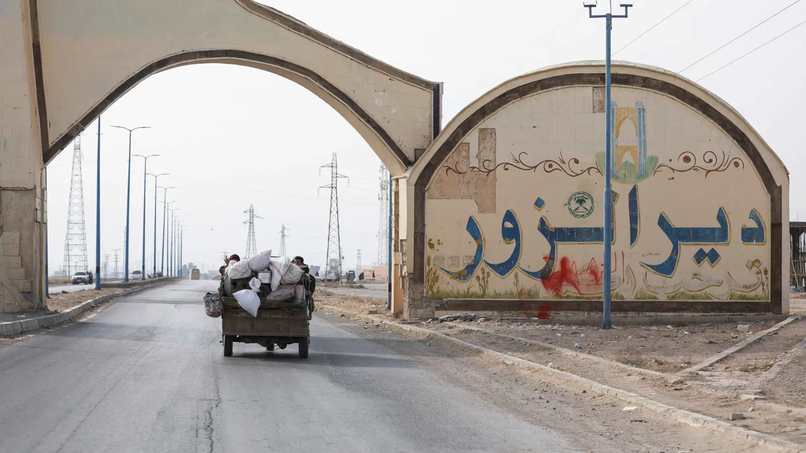 سوريا.. تعزيزات أمنية تصل إلى دير الزور (فيديو)