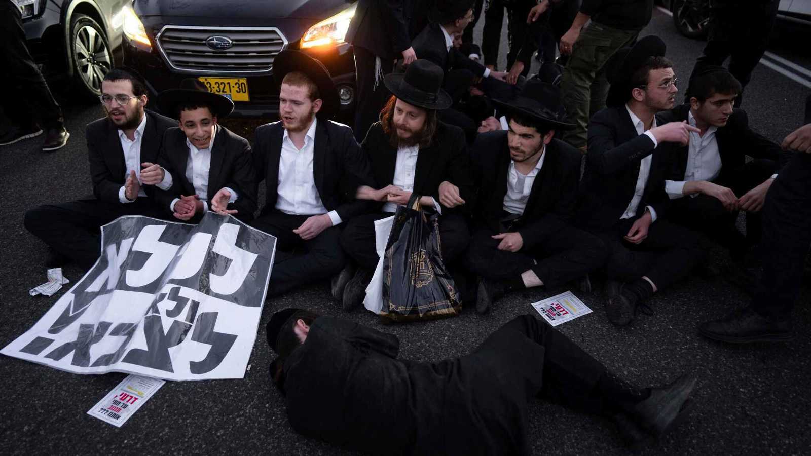 إسرائيل.. احتجاجات واسعة للحريديم بعد ملاحقة رافضي التجنيد