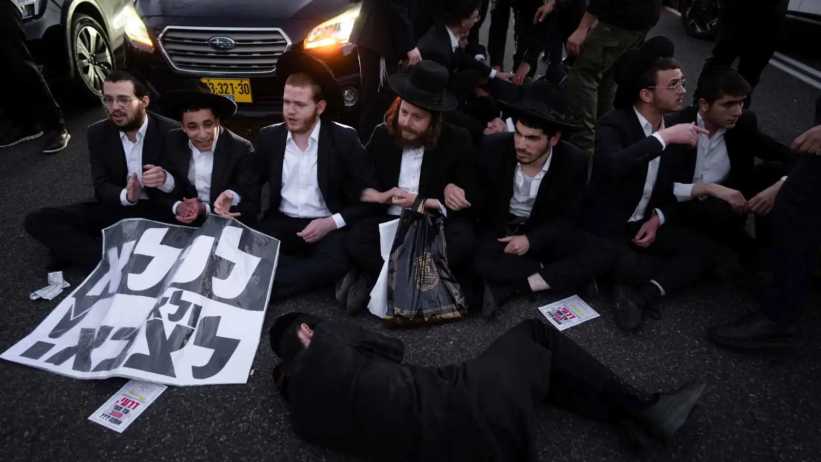 تشريح جثتي طفلين يشعل مظاهرة حاشدة للحريديم في القدس