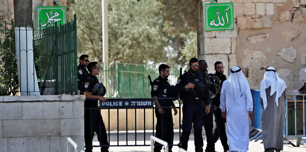 إسرائيل تبدأ نصب كاميرات ذكية على أبواب الأقصى (صور)